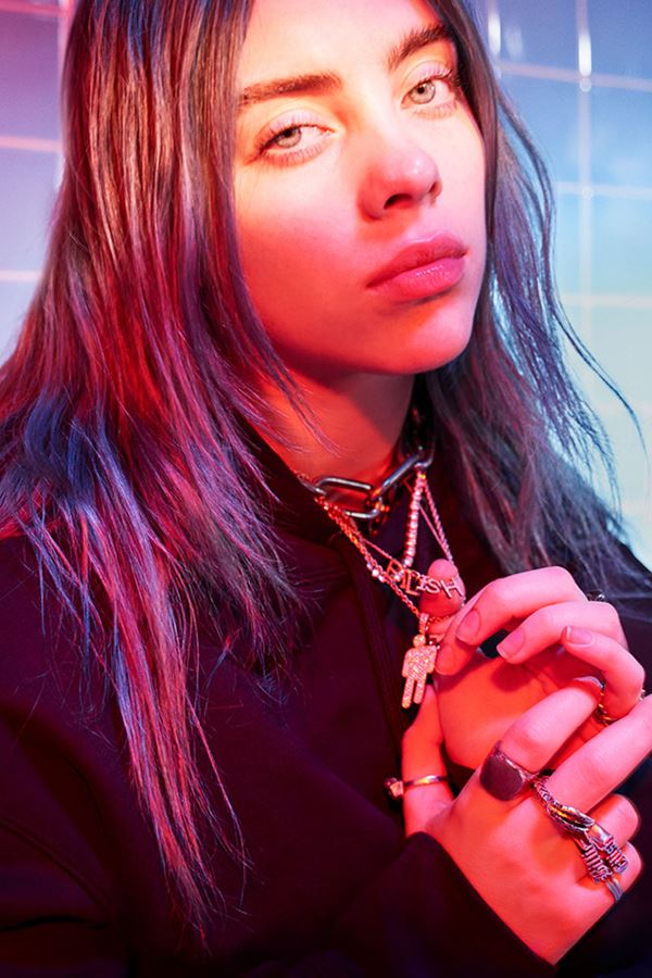 Billie Eilish usa roupa larga para evitar opiniões Billie Eilish usa roupa larga para evitar opiniões
