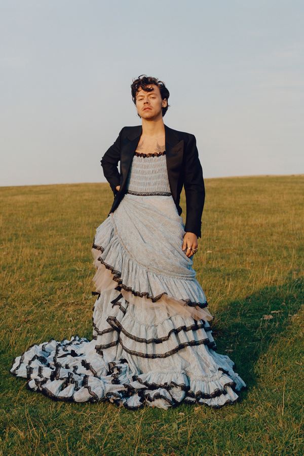 Sim, Harry Styles usou um vestido! Sim, Harry Styles usou um vestido!
