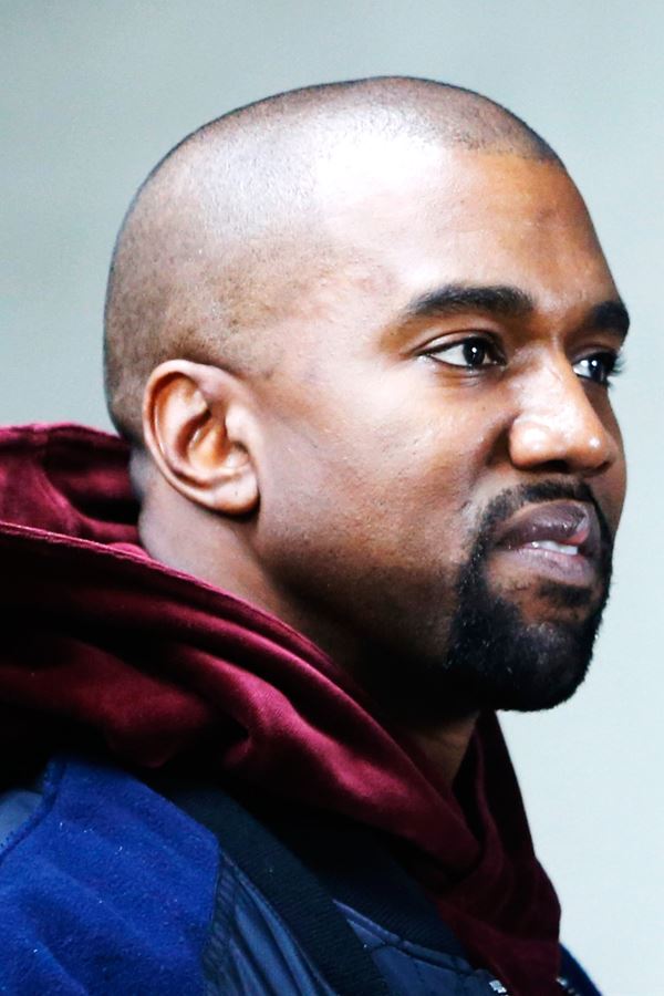 Kanye West vai olhar pela filha de George Floyd Kanye West vai olhar pela filha de George Floyd