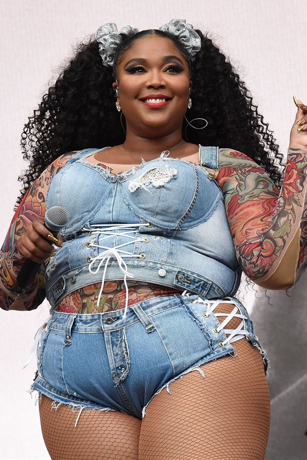Lizzo dá as boas vindas ao verão Lizzo dá as boas vindas ao verão