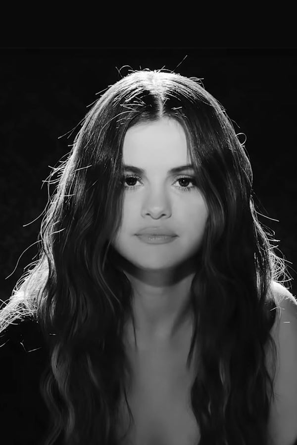 Já saiu! O novo disco de Selena... Já saiu! O novo disco de Selena...
