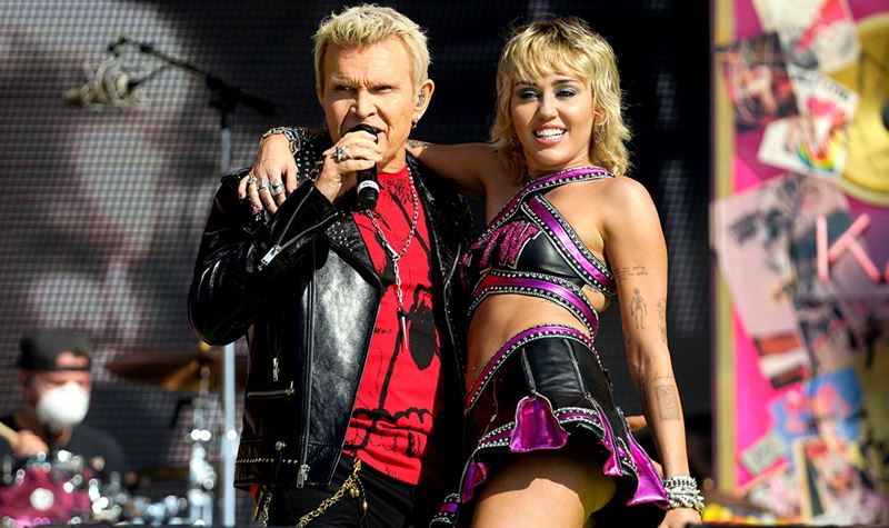 Super Bowl: Miley brilhou, surpreendeu e emociou-se... Super Bowl: Miley brilhou, surpreendeu e emociou-se...