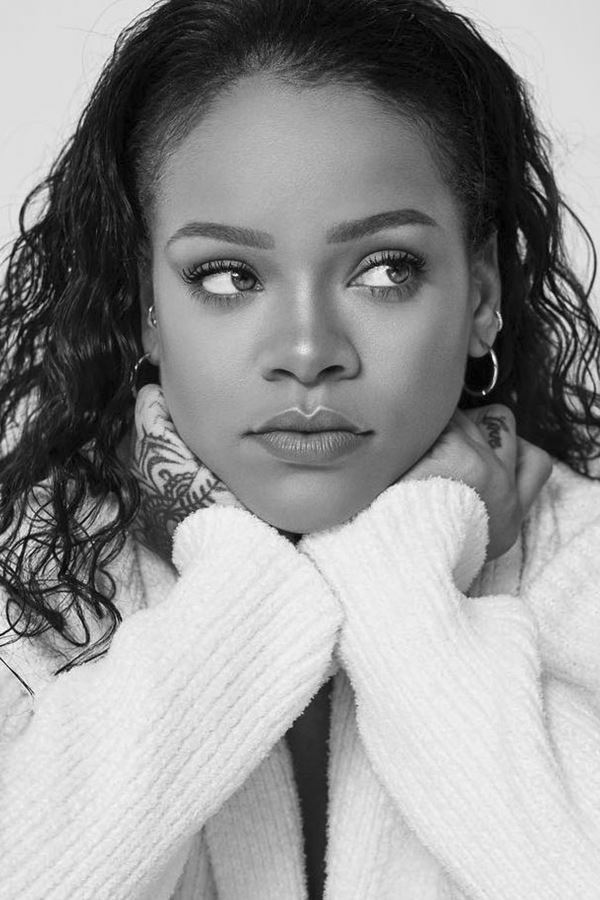 "Estou devastada", diz Rihanna "Estou devastada", diz Rihanna