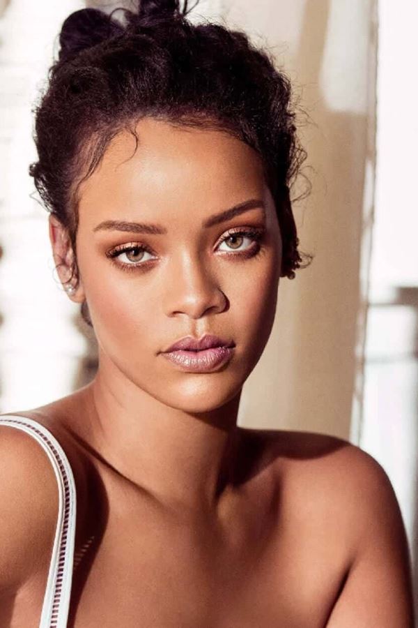 Rihanna doa milhões Rihanna doa milhões