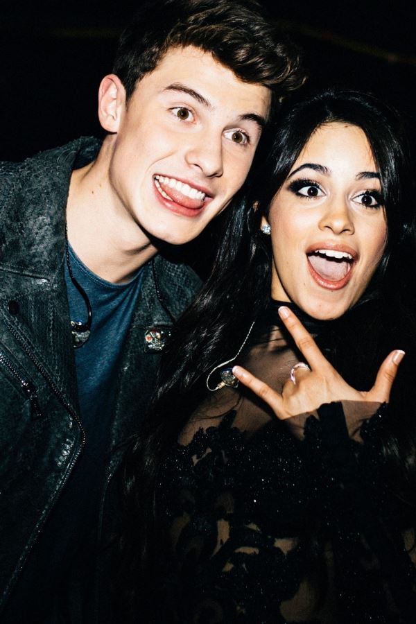 Camila Cabello e Shawn Mendes cantam juntos Camila Cabello e Shawn Mendes cantam juntos