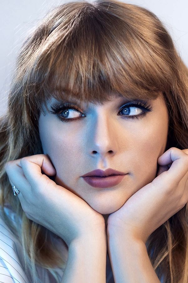 "Love Story" bate recorde de downloads "Love Story" bate recorde de downloads