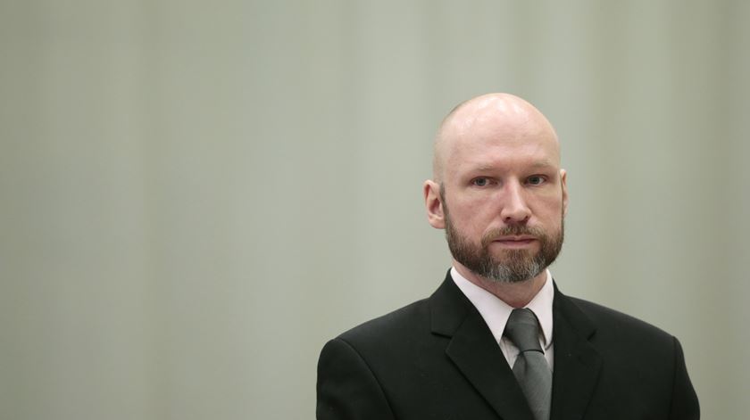 Dez anos após os ataques de Breivik, os sobreviventes lutam contra a extrema-direita