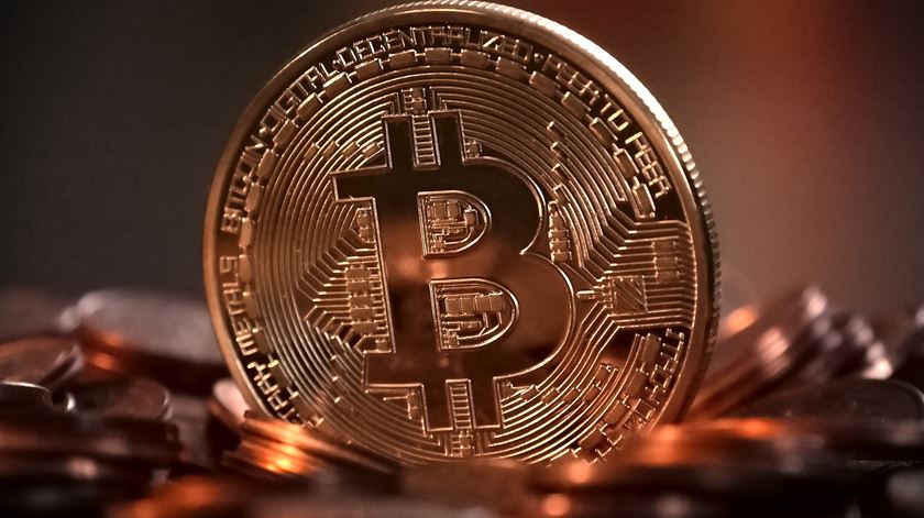 por que as moedas alternativas são negociadas contra bitcoin o comércio de bitcoin rock