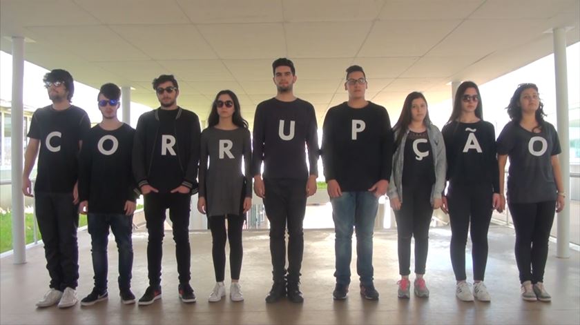 A corrupção vista (e ilustrada) por jovens portugueses