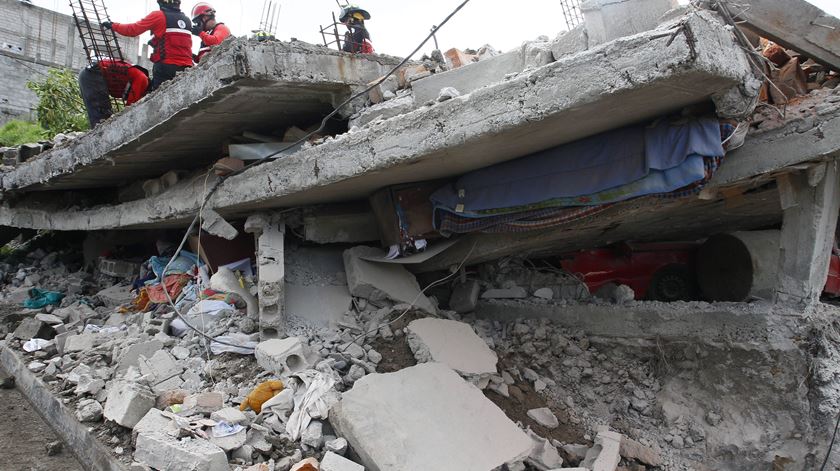 Equador. As imagens da destruição causada pelo sismo que ...