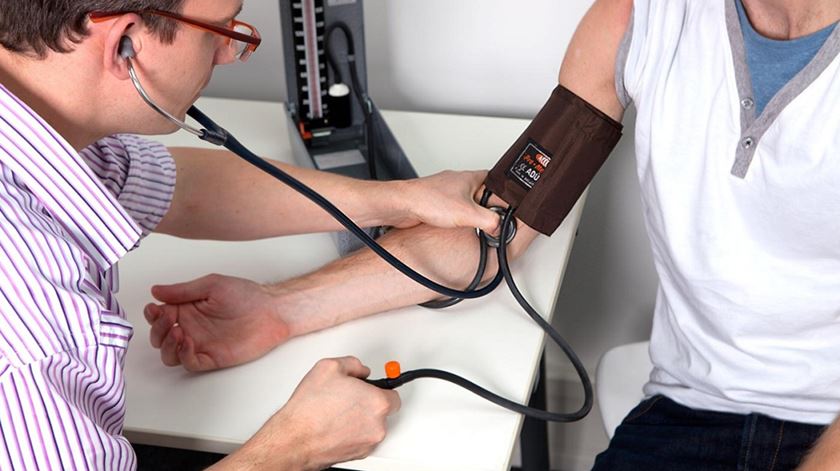 Hipertensão e colesterol aceleram aparecimento da arterosclerose Hipertensão e colesterol aceleram aparecimento da arterosclerose
