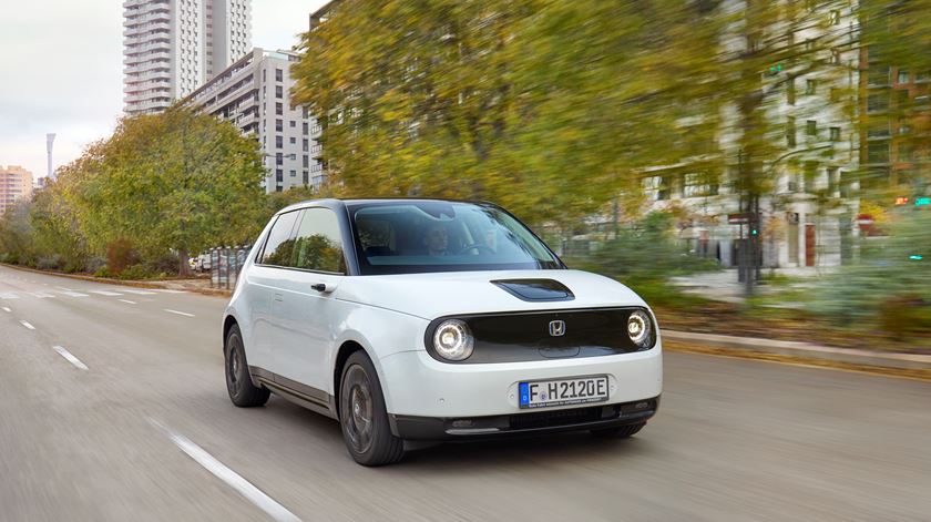 Honda E Advance – Conduzir de forma futurista, com design retro. Honda E Advance – Conduzir de forma futurista, com design retro.