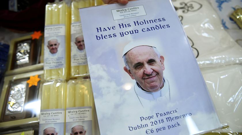 Papa visita Irlanda em momento difícil para a Igreja