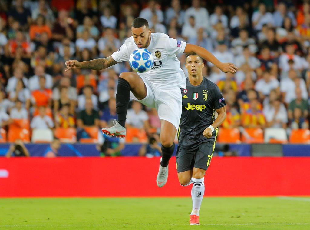 Valência vende Rúben Vezo ao Levante - Renascença
