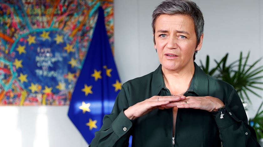 Comissão Europeia permite a Portugal injetar 13 mil milhões de euros para financiar a economia Comissão Europeia permite a Portugal injetar 13 mil milhões de euros para financiar a economia