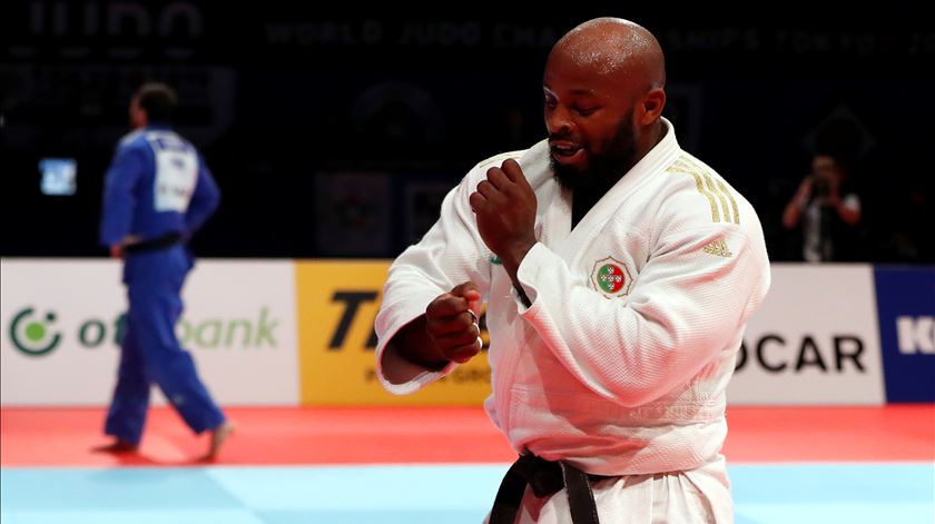 A dança do campeão do mundo de judo Jorge Fonseca