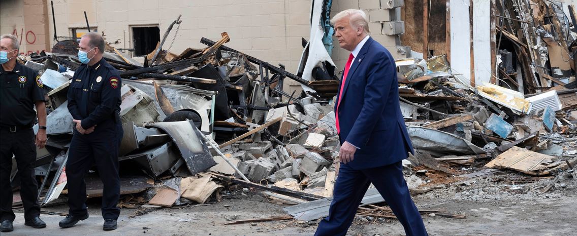 Trump vai a Kenosha em visita polémica e culpa democratas pela violência dos confrontos