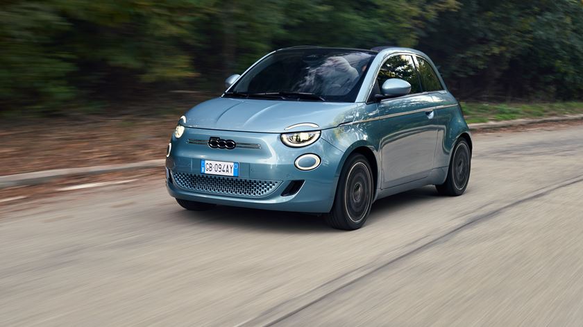 Fiat 500 e - Eléctrico, citadino com autonomia para passeios mais longos Fiat 500 e - Eléctrico, citadino com autonomia para passeios mais longos