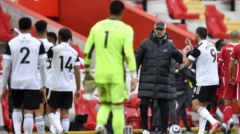 Liverpool de derrota em derrota Liverpool de derrota em derrota