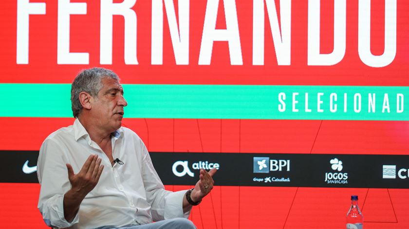 Fernando Santos. “Não gostamos de perder nem a feijões”