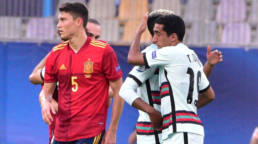Portugal está na final do Europeu graças a um autogolo Portugal está na final do Europeu graças a um autogolo