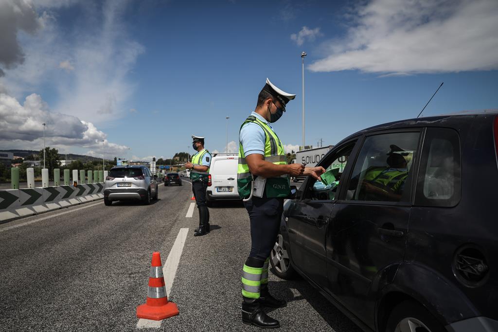 Lisboa, Albufeira e Sesimbra recuam no desconfinamento ...