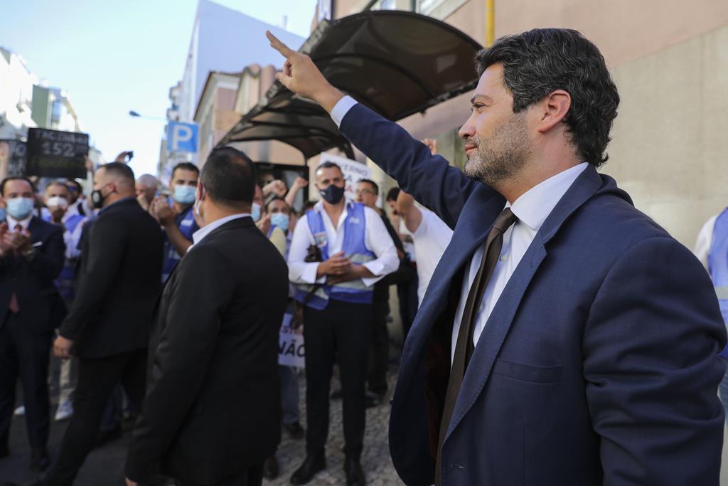 Apoiantes do Chega manifestam-se em Lisboa contra ...