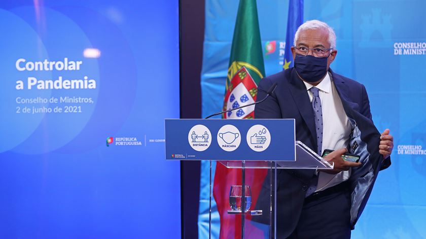 Covid-19. Primeiro-ministro diz que é cedo para levantar obrigatoriedade do uso de máscaras Covid-19. Primeiro-ministro diz que é cedo para levantar obrigatoriedade do uso de máscaras