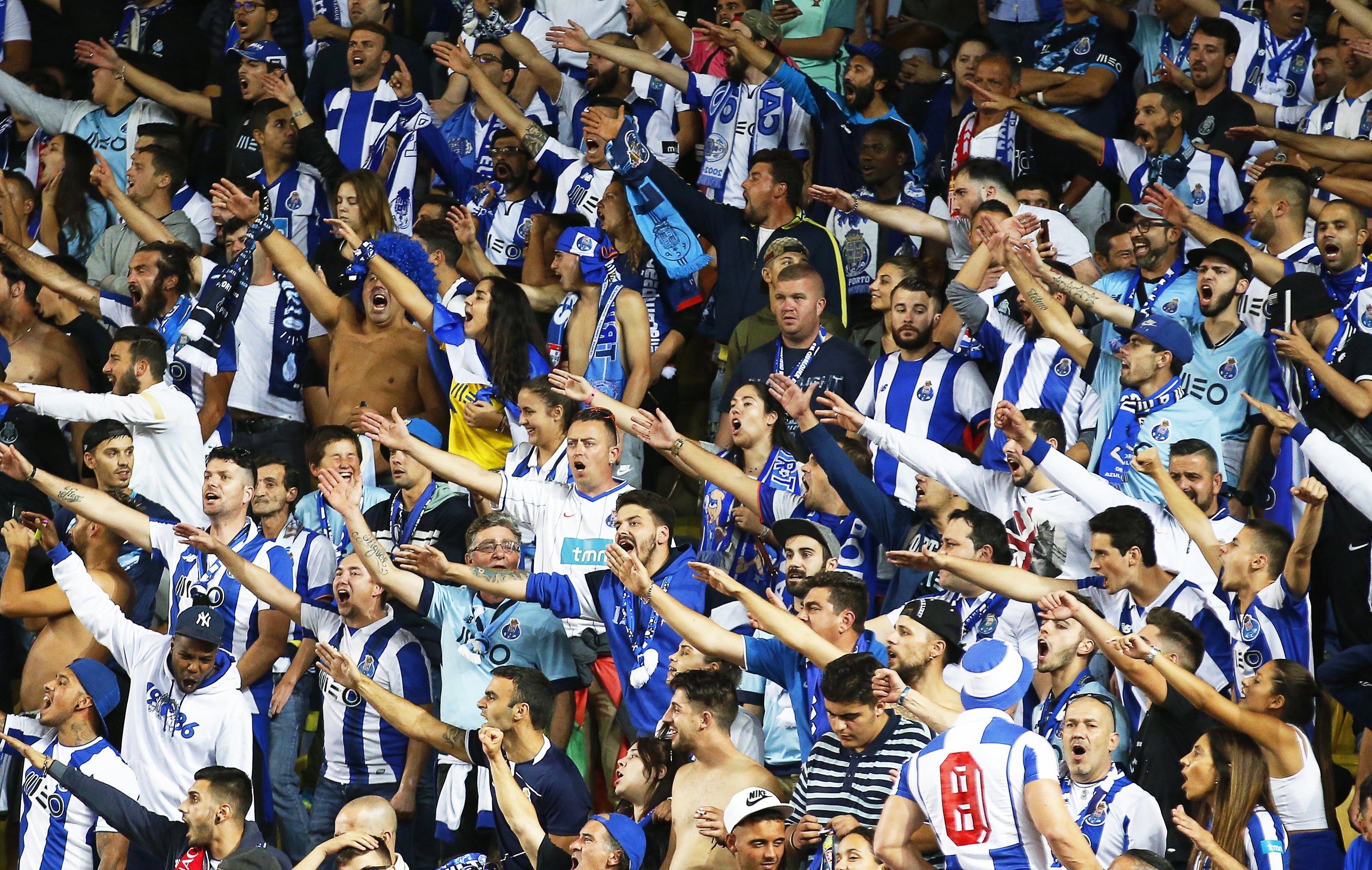 Resultado de imagem para Três golos na segunda parte devolvem a liderança ao FC Porto