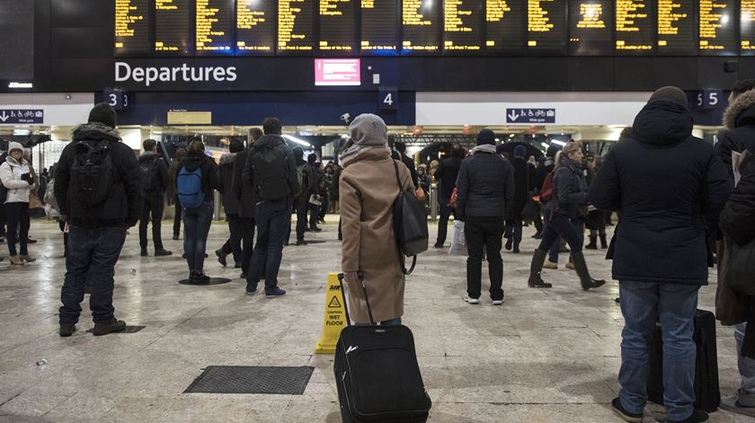 Norte-americana detida no aeroporto com bebé na mala