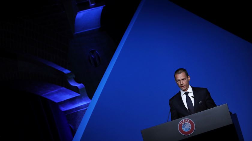 Covid-19: UEFA admite decidir jogos das seleções através de sorteio