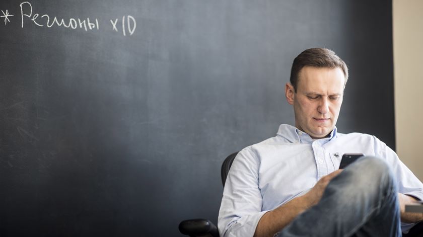 Alexei Navalny foi envenenado, dizem médicos que estão a tratar opositor de Putin em Berlim