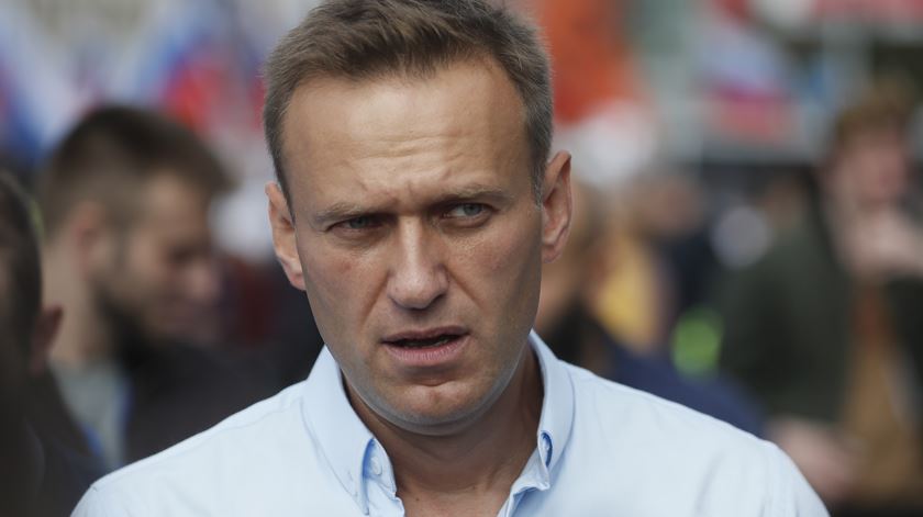 Alexei Navalny, de 44 anos, está internado em coma desde 20 de agosto, após ter bebido um chá a bordo de um avião. Foto: Sergei Ilnitsky/EPA
