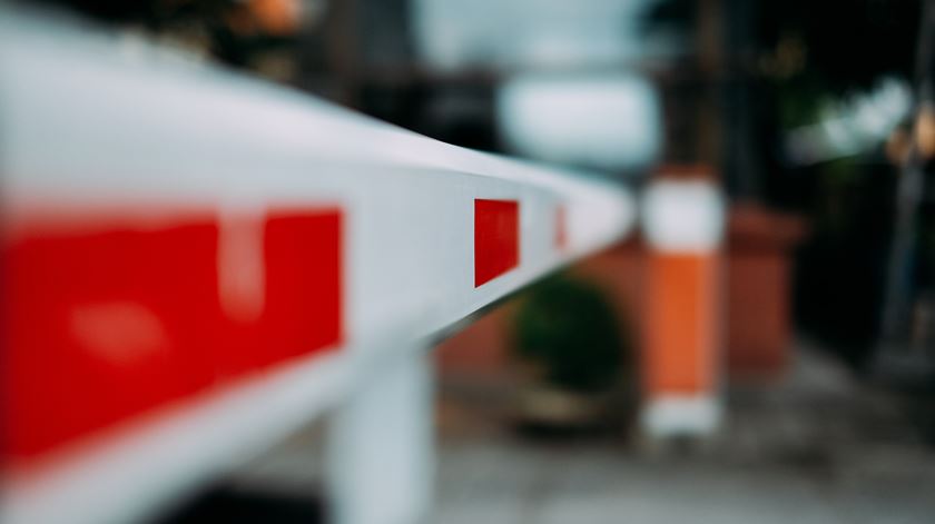 Barreira, fronteira, cancela, acesso restrito Foto: Ali Yahya / Unsplash