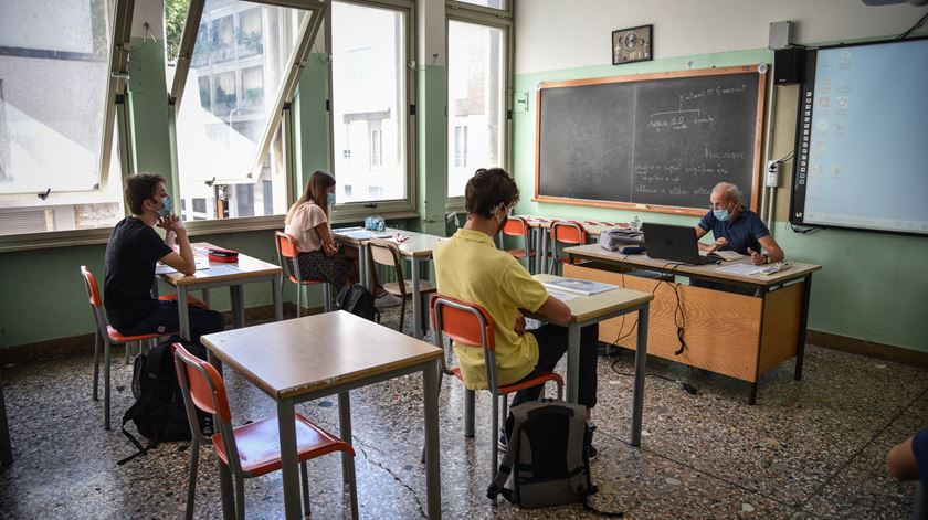 Alunos regresso às aulas escola liceu pandemia Covid-19. Foto: Matteo Corner/EPA