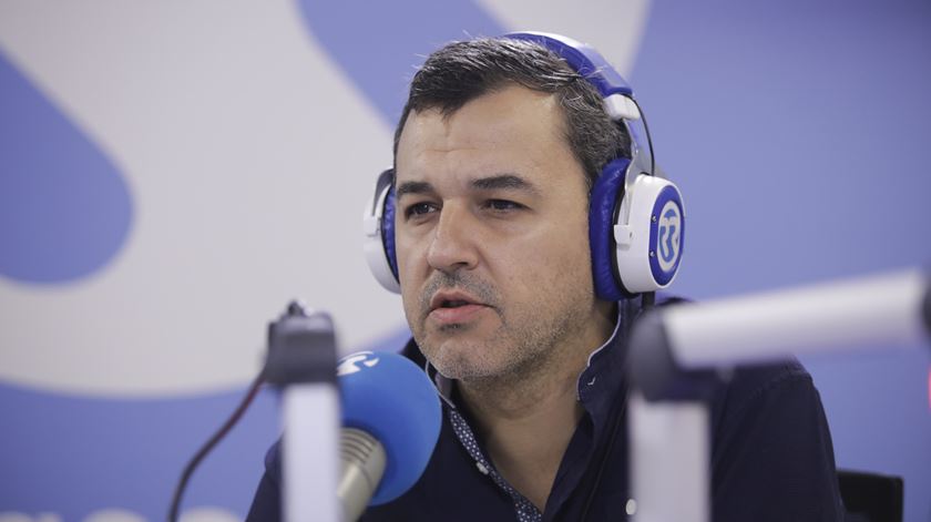 André Silva. PAN defende o limite de 5.200 euros para as reformas