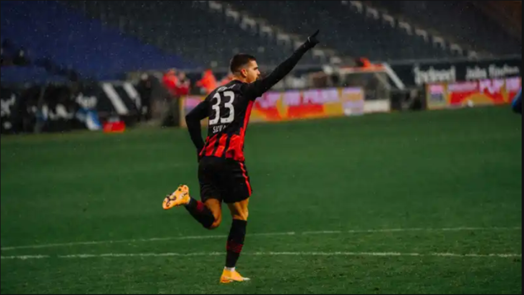 André Silva volta a marcar, mas Eintracht Frankfurt perde ...