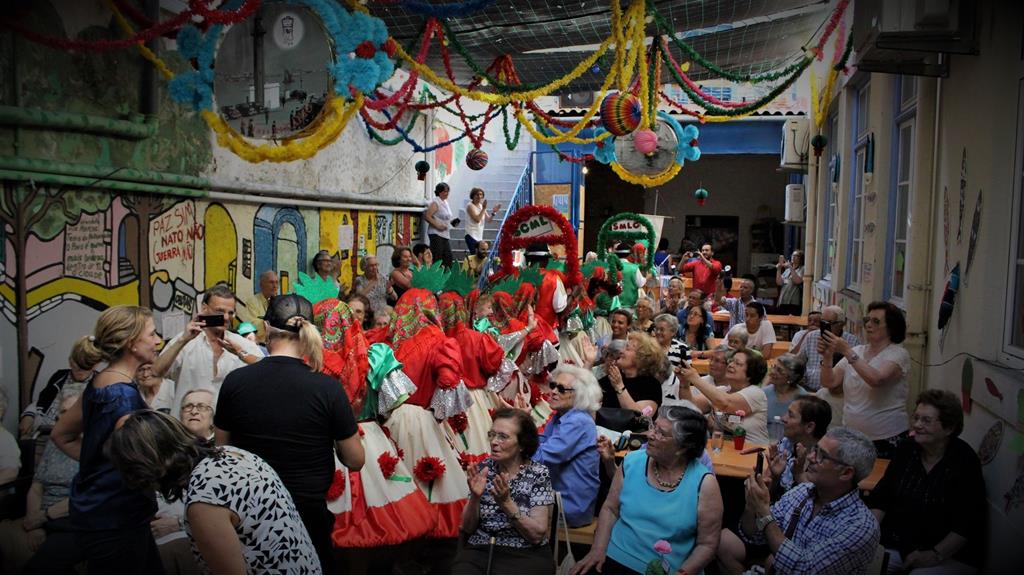 Santos Populares Sao Para Desfrutar Divertindo Se Mas Nao Facilitando Renascenca