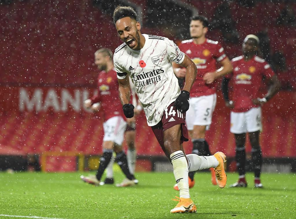 Manchester United perde em casa - Renascença