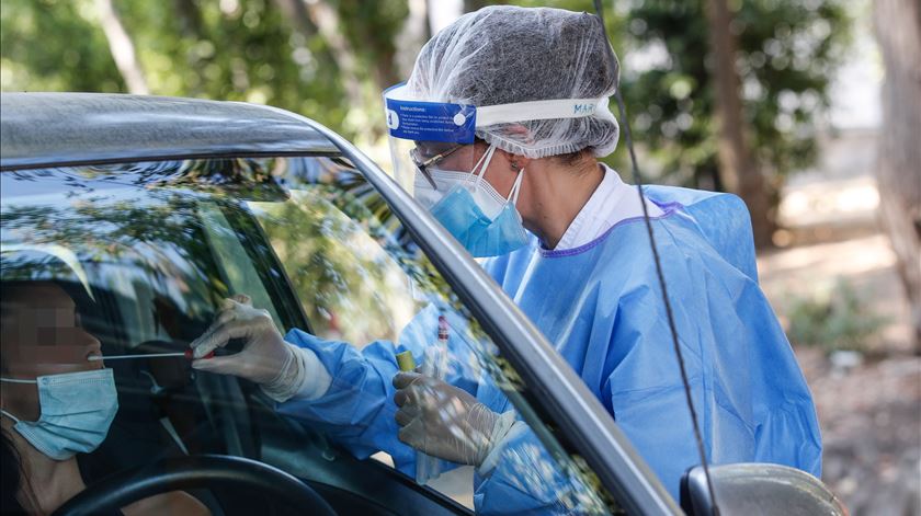 OMS garante que reinfeções por Covid-19 são muito raras