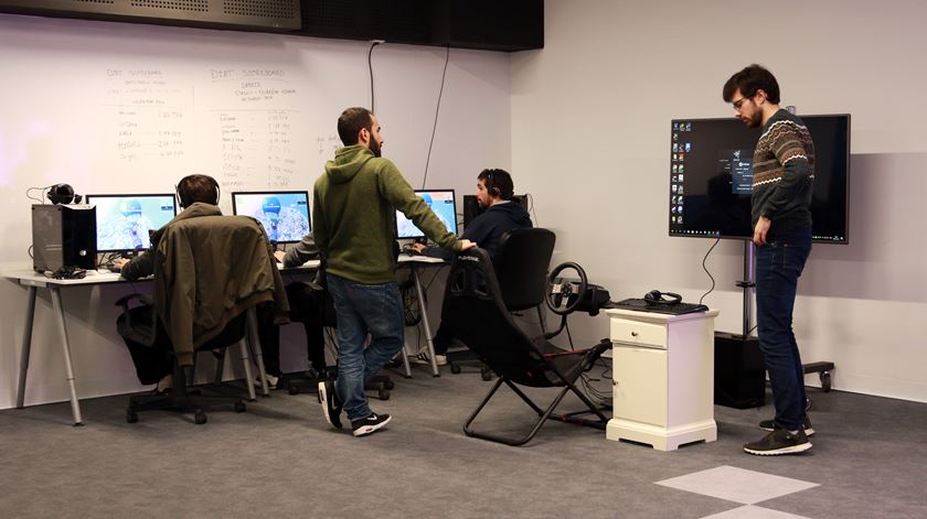 Trotinetes, vídeojogos e pufes no escritório? "Não é por isso que deixamos de trabalhar"