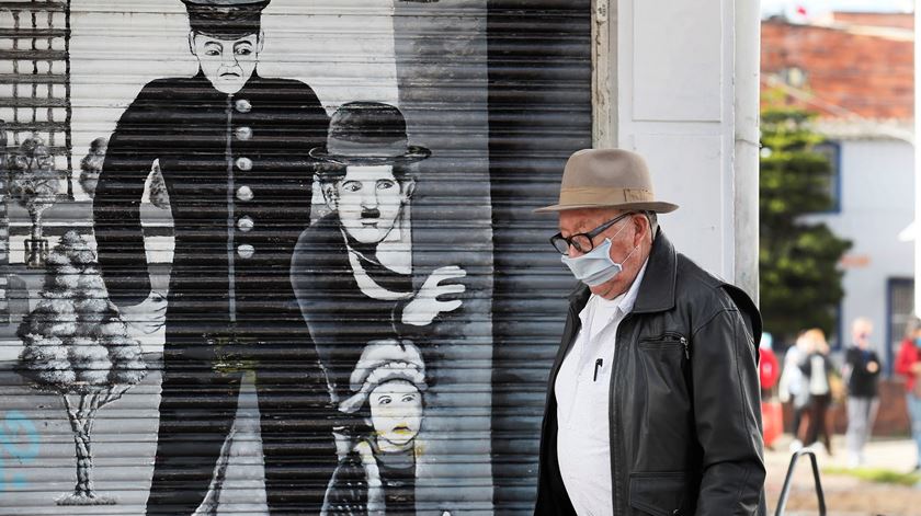 Bogotá, Colômbia, em modo pandemia. Foto: Carlos Ortega/Lusa