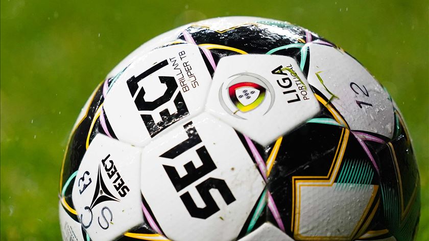 Os ridículos castigos de um ridículo regulamento Os ridículos castigos de um ridículo regulamento