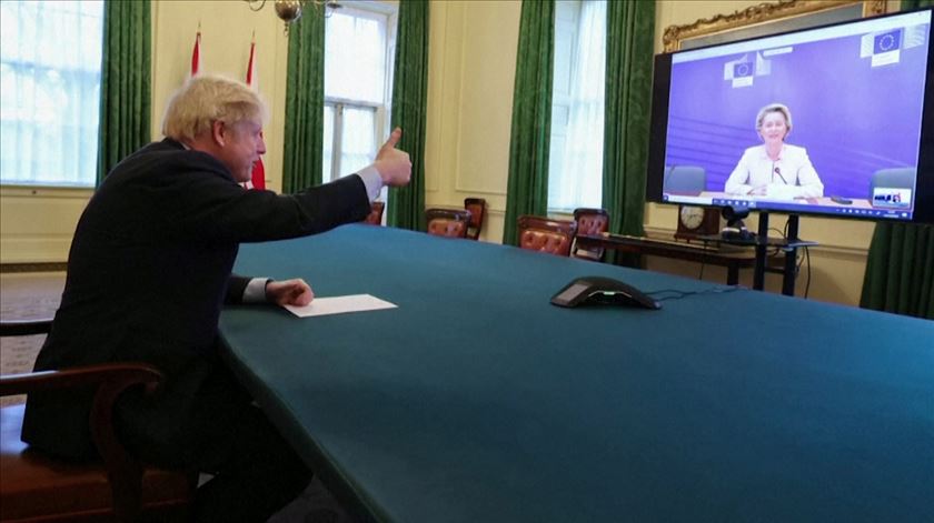 União Europeia e Reino Unido chegam a acordo "equilibrado e justo”