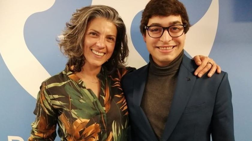 "Roubei-te um beijo" ao vivo no Nunca é Tarde