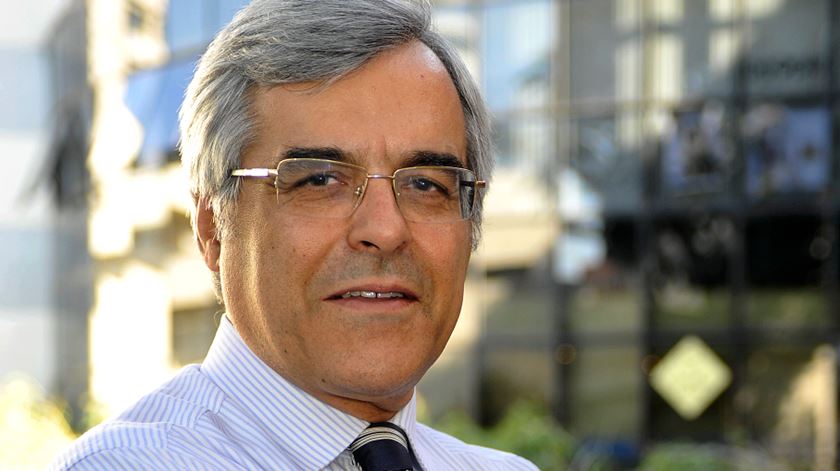 Resultado de imagem para PROFESSOR DA UNIVERSIDADE DE COIMBRA CARLOS REIS VENCE PRÃMIO EDUARDO LOURENÃO 2019