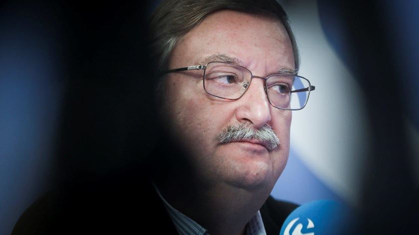 ​Carlos Silva apela a Marcelo e acusa ministros de “desrespeito”