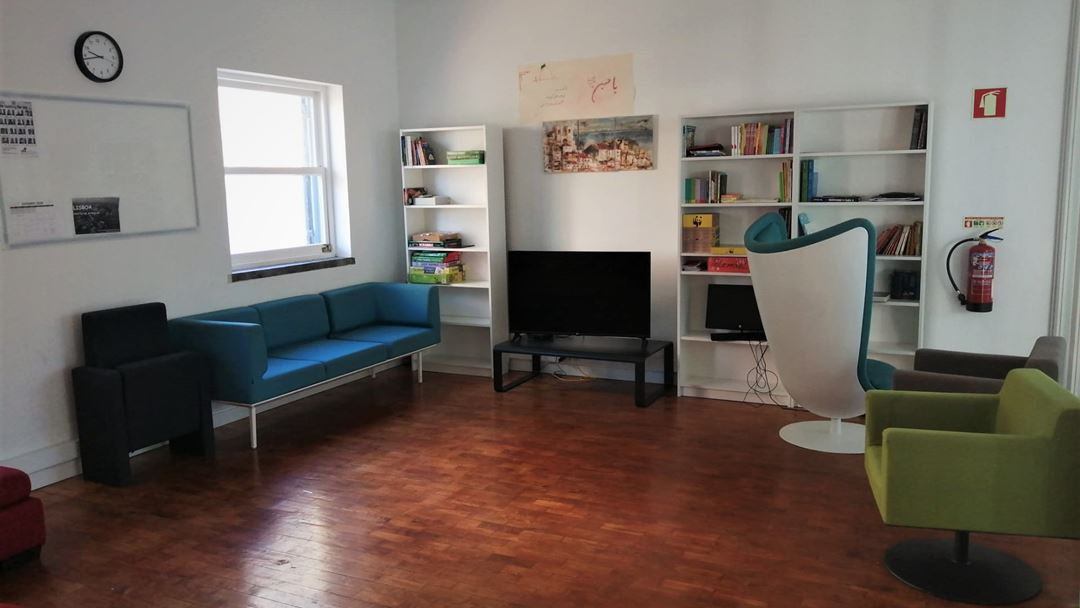 Jovens estão alojados numa casa, que também serve de escola. Foto: DR