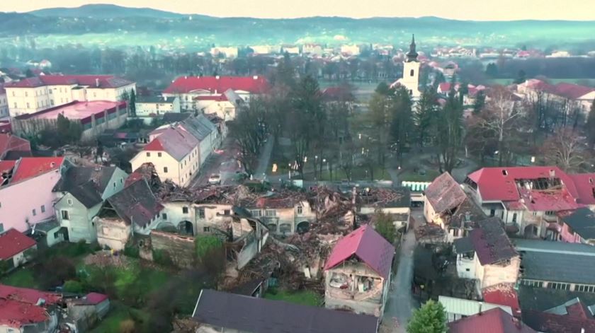 Imagens de drone revelam a destruição do sismo na Croácia