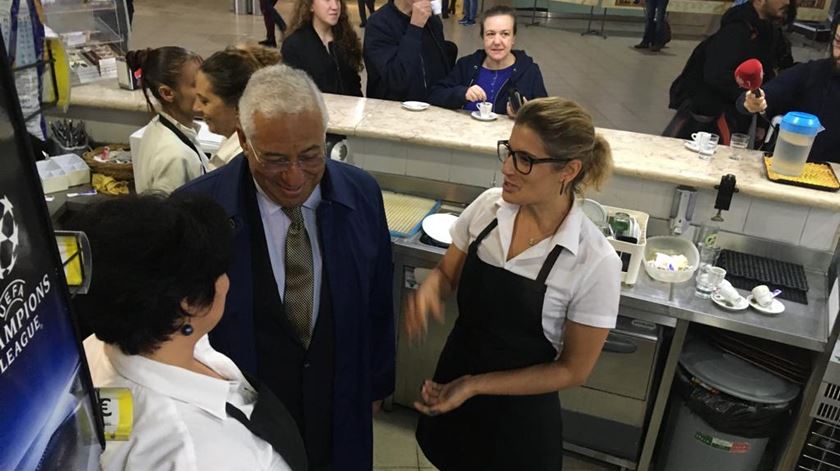 Costa cumpre promessa e volta ao Pragal para um café